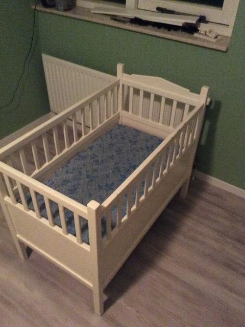 Wiegje Met Spijlen Latten Schuren En Schilderen Werkspot