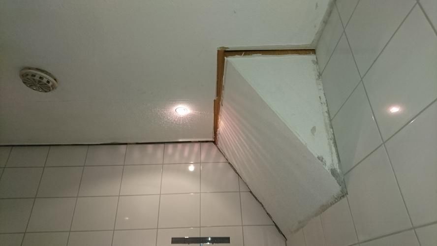 Plafond badkamer afwerken + kitten badkamer en toilet. Werkspot