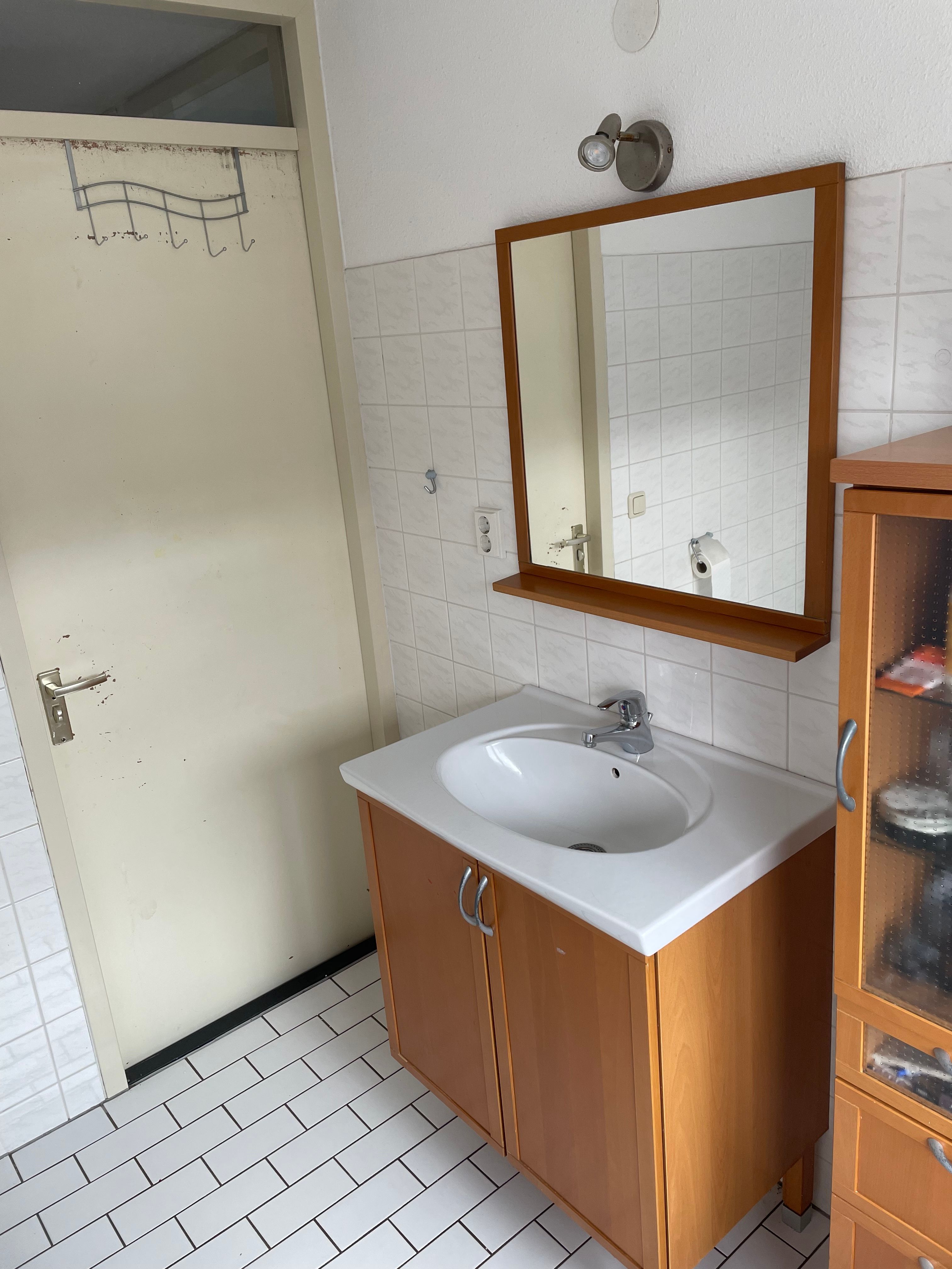 IKEA badkamer Douche, Wastafel, Meubel(s), Waterkraan, Verlichting