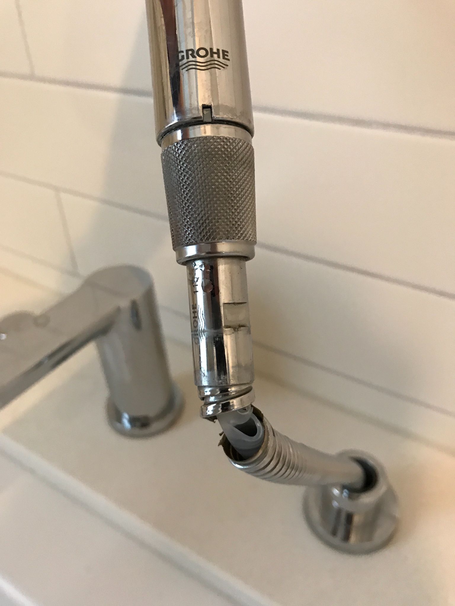 Badkamer ingebouwde kraan/slang repareren Werkspot