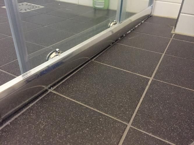 Afkitten douchecabine Werkspot