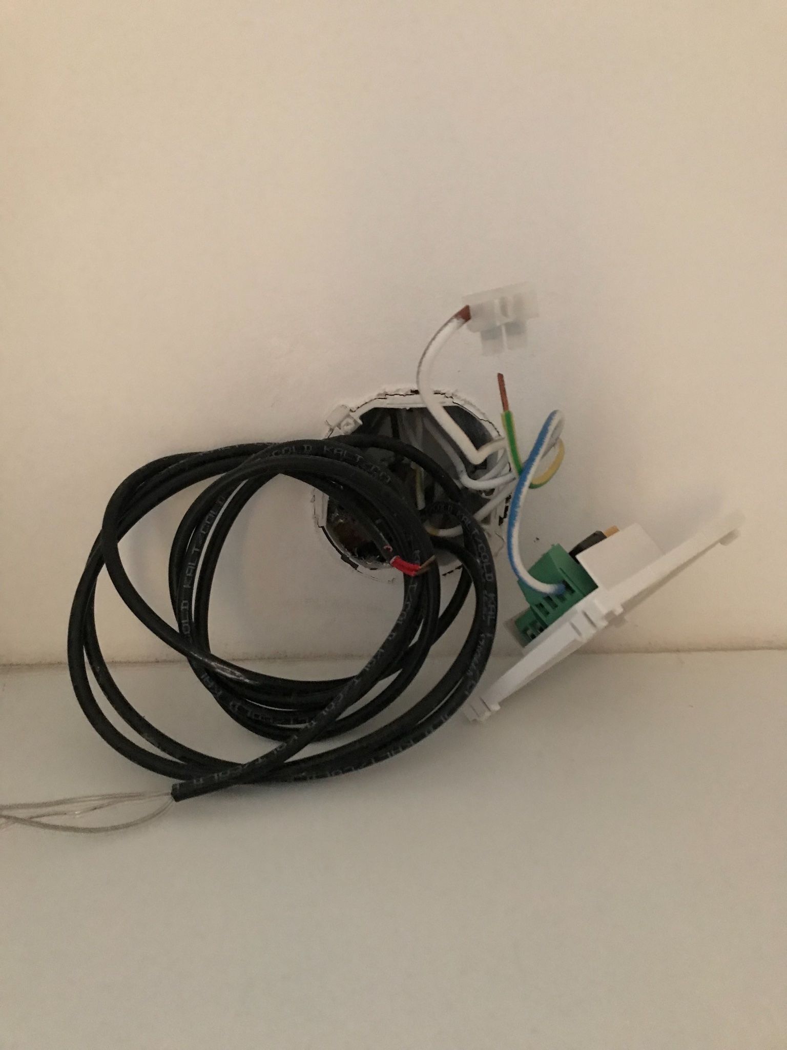 Thermostaat elektrische vloerverwarming aansluiten. Werkspot