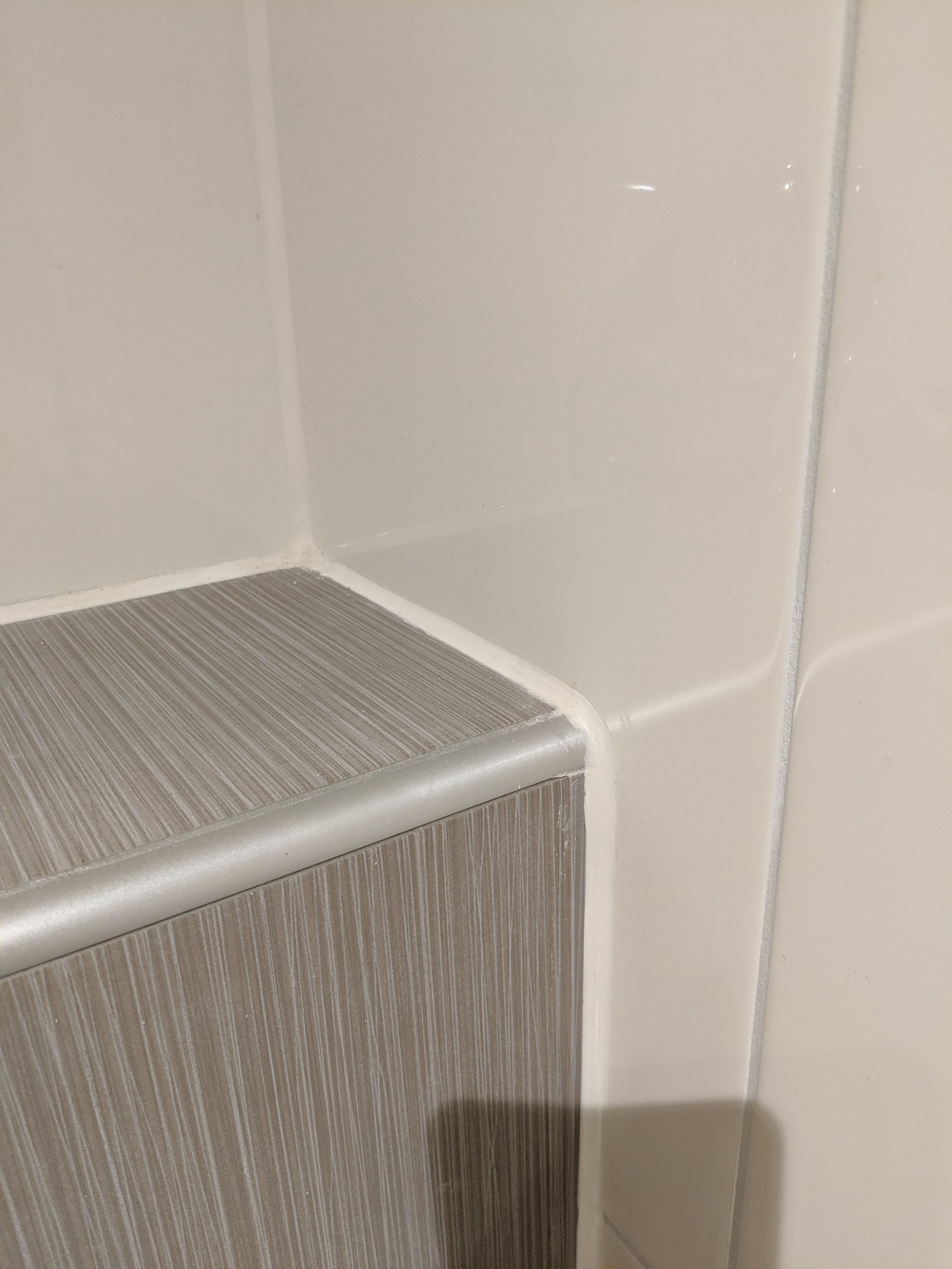 Kitten Douche, Tegels Werkspot